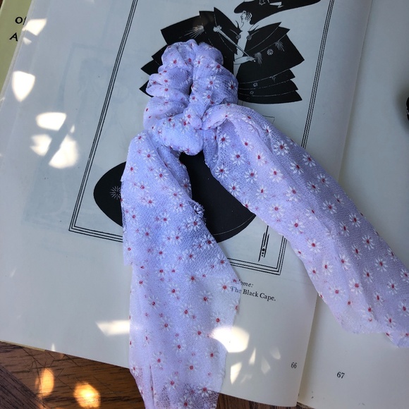 Pair of Floral Printed Eyelet Hair Tie Scrunchies - Picture 5 of 9